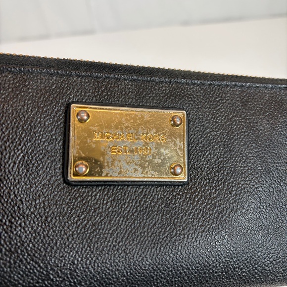 Michael Kors Black Wallet with Gold Plate - Picture 3 of 4